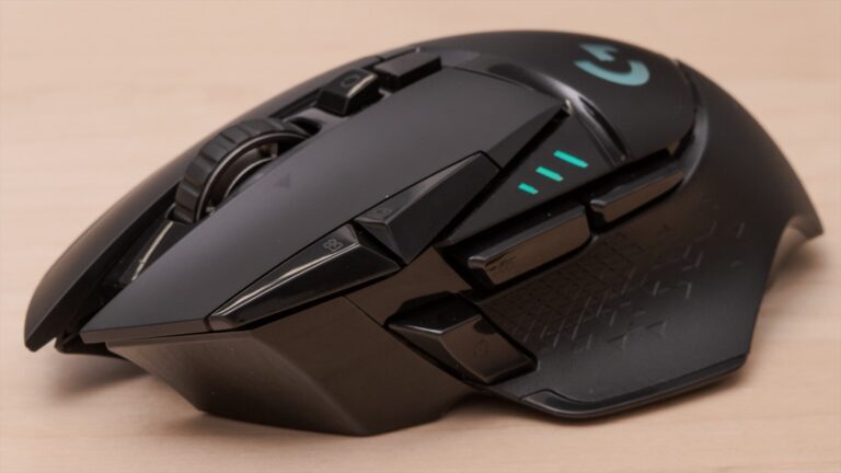 logitech-g502-lightspeed-design-medium-cai-trang-review